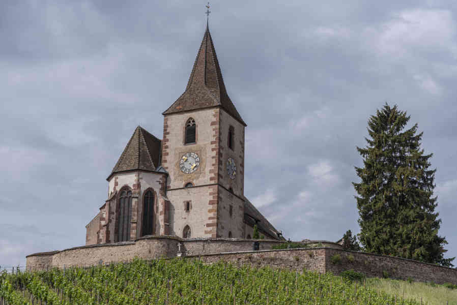 Francia - Alsacia 243 - Hunawihr - iglesia de Saint Jacques le-Majeur y cementerio fortificado.jpg